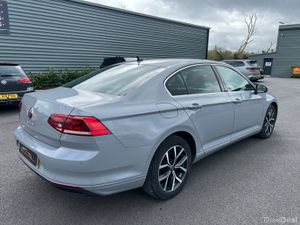 2022 Volkswagen Passat SEL 2.0 TDI - Automatic - Image 4