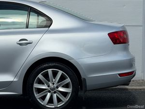 VW Jetta 1.6TDi Auto *LowKms - Image 4