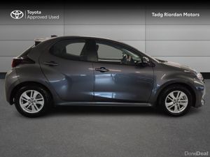 Toyota Yaris 1.5 HYBRID LUNA - Image 3