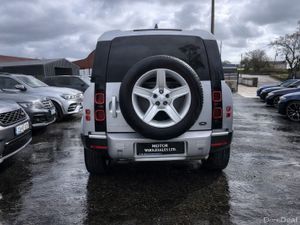 232 Land Rover Defender 3.0D 110 3 Seater commerci - Image 2