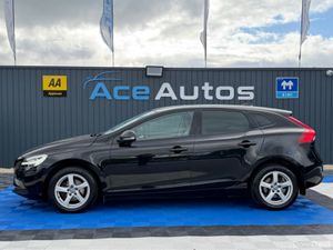 Volvo V40 D2 MOMENTUM - 2.0L DIESEL - MANUAL - 12M - Image 2