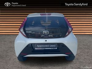 Toyota Aygo 1.0 5DR X-PLAY+ // REAR CAMERA // BLUE - Image 4