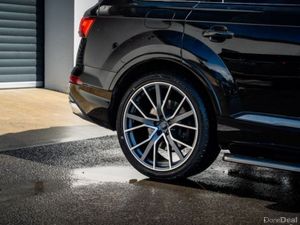 Audi Q7 3.0 TDI S Line *DIESEL 7 SEATER* - Image 4