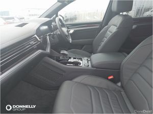 Volkswagen Touareg Diesel Estate Black Edition - Image 2