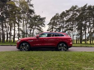 Jaguar F-Pace 2017 AWD Prestige 4X4 - Image 4
