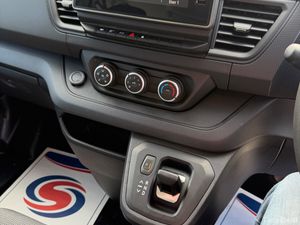 2025 RENAULT TRAFIC AUTO 9 SEATER - Image 3