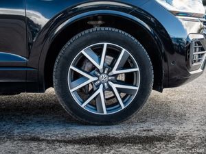 Volkswagen Touareg V6 R-LINE TDI 5 SEAT PASSENGER - Image 4