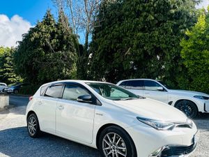 TOYOTA AURIS 2016 HYBRID 68000 KM ONLY - Image 2