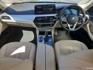 BMW 5-Series 520d SE Saloon - Image 4