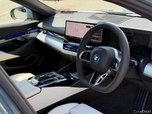 BMW 5-Series 530e M Sport Saloon - Image 3