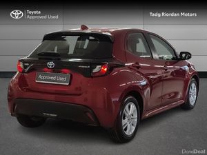 Toyota Yaris HYBRID LUNA - Image 2