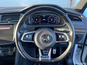 Volkswagen Tiguan R-LINE 4MOTION 2.0 TDI // HEATED - Image 4