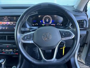 Volkswagen T-Cross LIFE 1.0 TSI // APPLE CARPLAY/A - Image 4