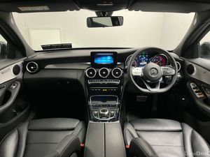 Mercedes-Benz C-Class C200 Avantgarde - Reversing - Image 4