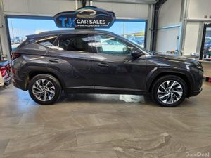 211 HYUNDAI TUCSON EXECUTIVE - Image 3