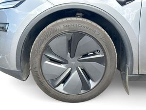 Tesla Model Y Premium Long Range All Wheel Drive - Image 4