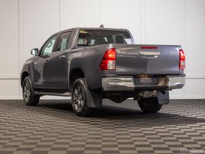 2025 Toyota Hilux SR5 5 Seat N1 Crewcab - Image 4