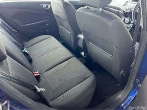 Ford Fiesta TITANIUM 1.0 65PS M5 4DR - Image 2