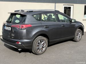 181 Toyota RAV4 Hybrid Luna Sport Auto - Image 4