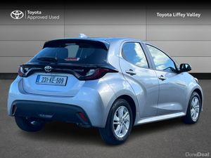 Toyota Yaris YARIS 1.5 HYBRID LUNA - Image 2