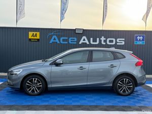 Volvo V40 D2 MOMENTUM NAV - 2.0L DIESEL - MANUAL - - Image 4
