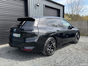 221 BMW iX 40 Xdrive 40 - Image 4