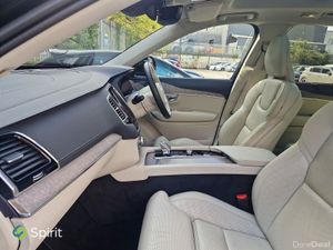 Volvo XC90 T8 Plug In Hybrid, AWD, Plus (Bright Th - Image 4