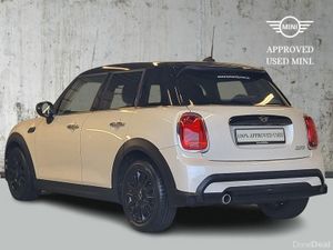 Mini Cooper 5-Door Cooper Classic - Image 2