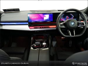 BMW 5-Series PANORAMIC SUNROOF, COMFORT PACK, TECH - Image 4