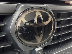 Toyota Hilux INVINCIBLE X 4WD D-4D #13 - Image 4