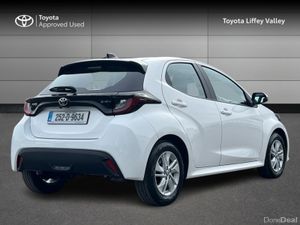 Toyota Yaris YARIS HYBRID LUNA - Image 2