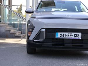Hyundai KONA 1.6 HYBRID Signature Auto - Image 4