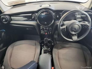 Mini Cooper 5-Door Cooper Classic - Image 3