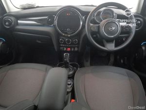 Mini Cooper 5-Door Cooper Classic - Image 4