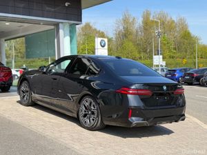 BMW 5-Series 530e M Sport Pro - Sunroof - Image 2