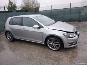 2017 Volkswagen Golf Trendline TDI. Light Damage - Image 2