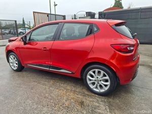 2019 Renault Clio Petrol Light Damage - Image 4