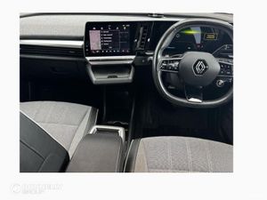 Renault Megane E-Tech Hatchback Techno - Image 4
