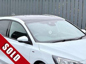 Ford Focus ST LINE - ELECTRIC SUNROOF - REVERSING - Image 3