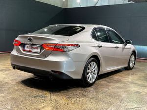 Toyota Camry 2.5 HYBRID - AUTOMATIC - ALLOY WHEELS - Image 4
