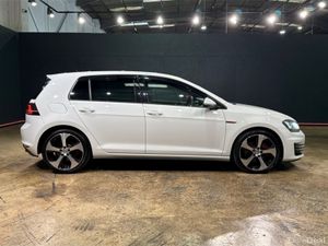 Volkswagen Golf 2.0 AUTOMATIC - 18'' FACTORY ALLOY - Image 3