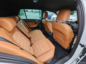Volkswagen Golf 1.4 TSI SPECIAL TAN LEATHER SEATS - Image 3