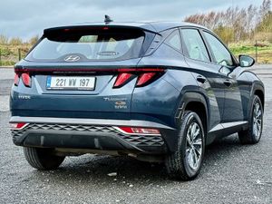 235 BHP Hybrid with Full service record - Image 4