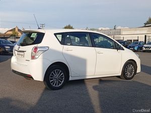 Toyota Verso 1.6 D-4D 112bhp Aura (7 seater) - Image 2