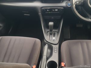Hybrid Toyota Yaris 2021 automatic - Image 3