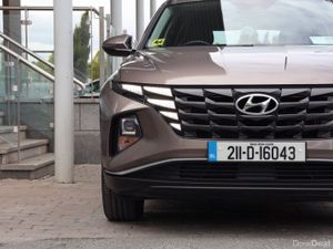 Hyundai Tucson 2WD Executive HEV Auto, Low Mileage - Image 3