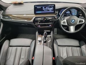 BMW 5-Series 530e M Sport Saloon - Image 4