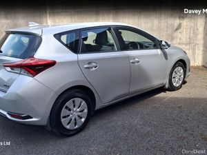Toyota Auris 1.33 TERRA 4DR - Image 2
