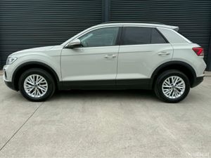 Volkswagen T-Roc LIFE 2.0 TDI MANUAL 6SPEED FWD 11 - Image 4
