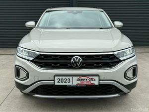 Volkswagen T-Roc LIFE 2.0 TDI MANUAL 6SPEED FWD 11 - Image 2